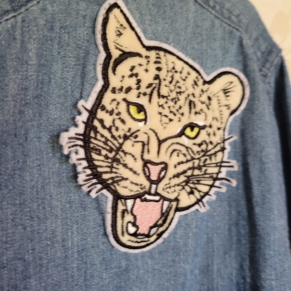 XL Boyfriend Fit Chambray with patch - Picture 2 of 5